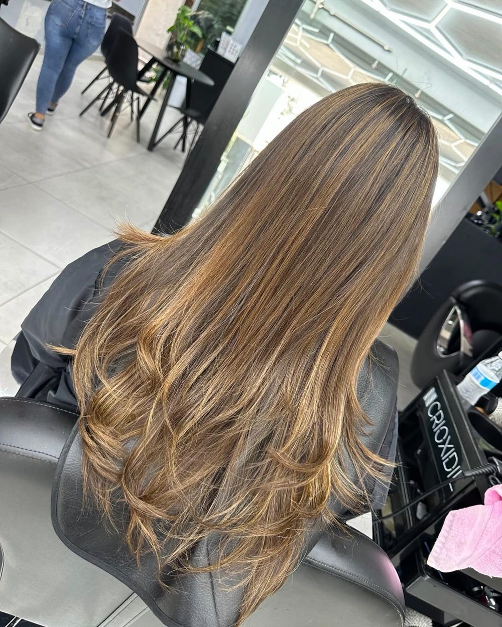 Castaño ondulado con mechas