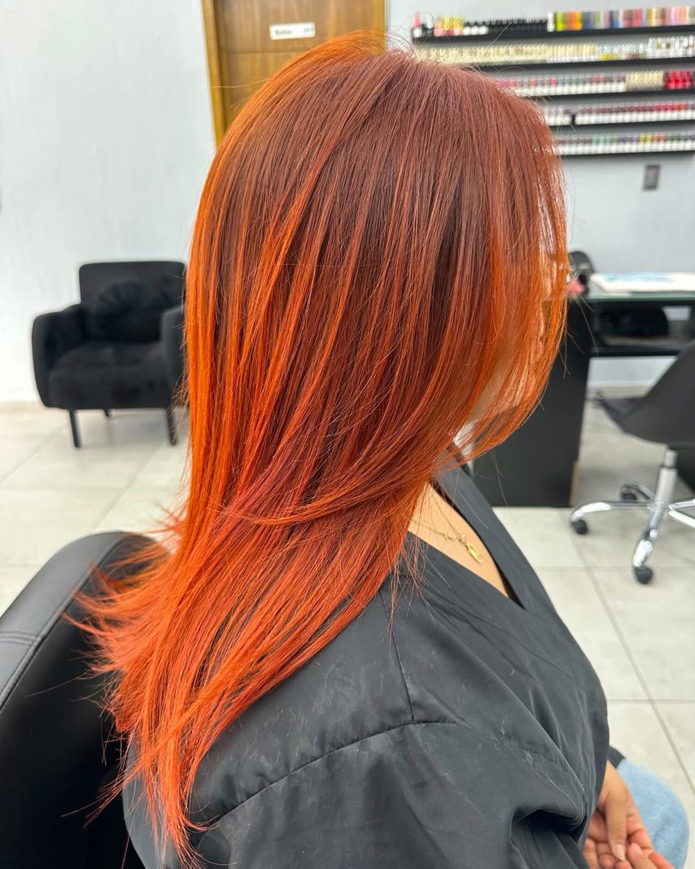 Color cobrizo intenso