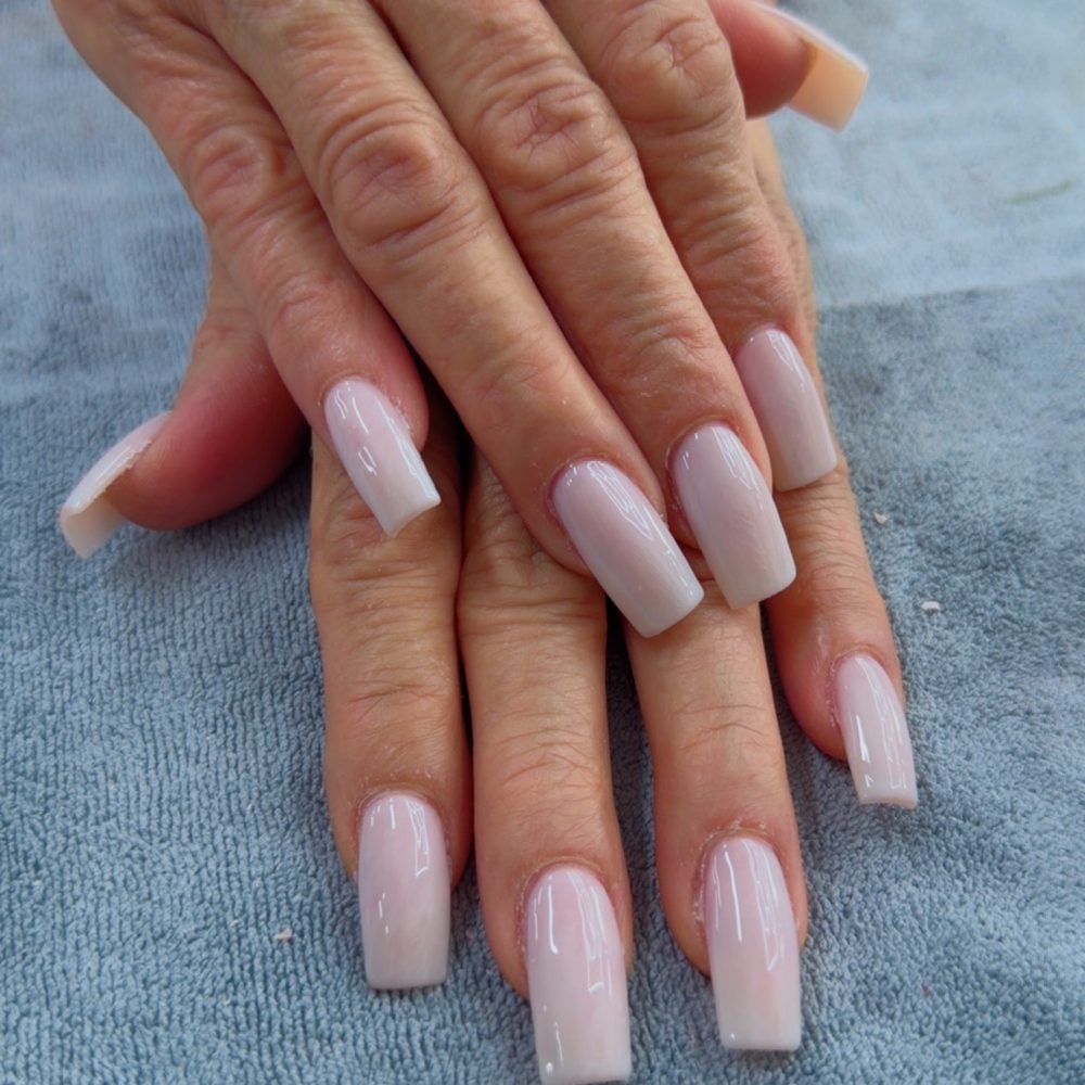 Uñas en tono nude
